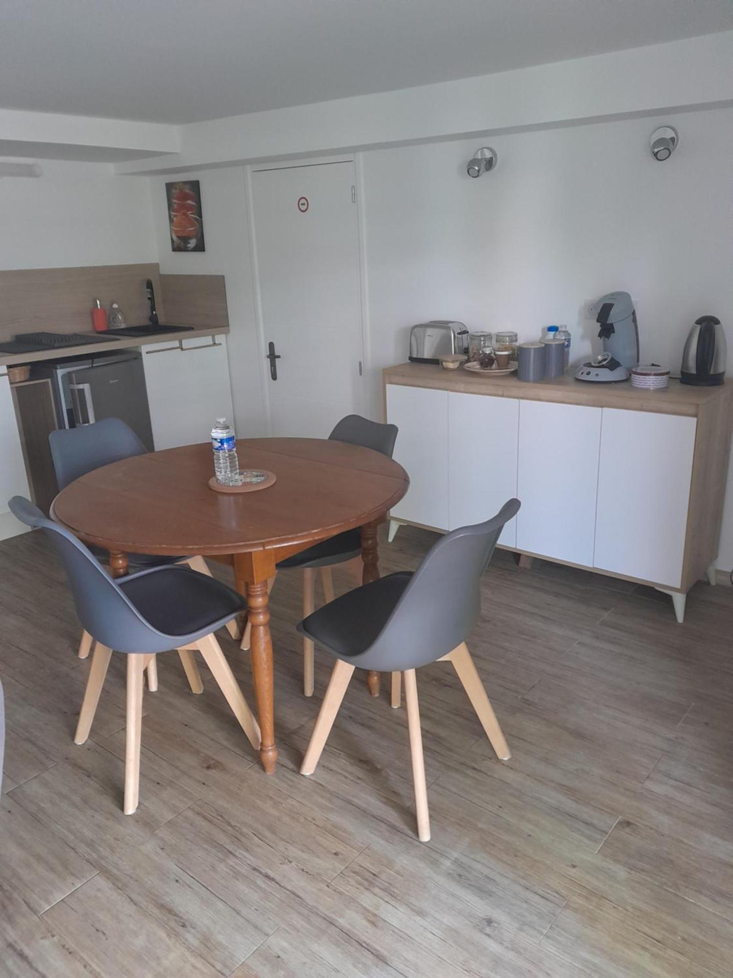 Chez Nous Apartment Tille Luaran gambar